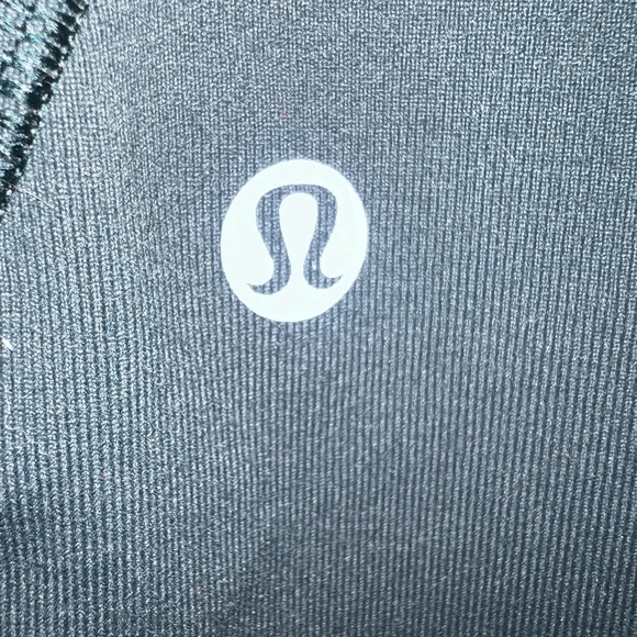 Dark green lulu jacket with hood. - Picture 5 of 5